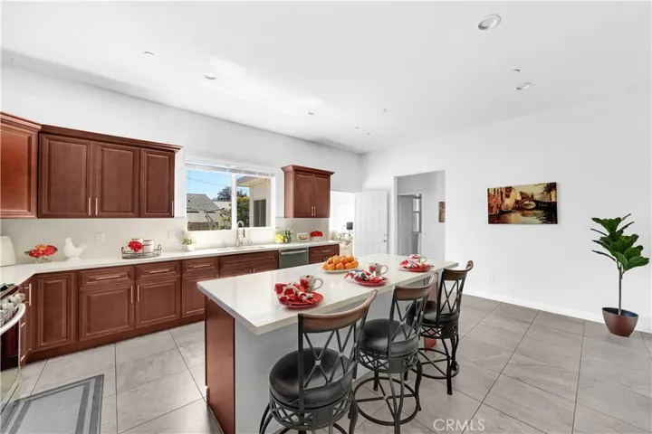 1010 W Mcfadden Avenue, Santa Ana, California 92707