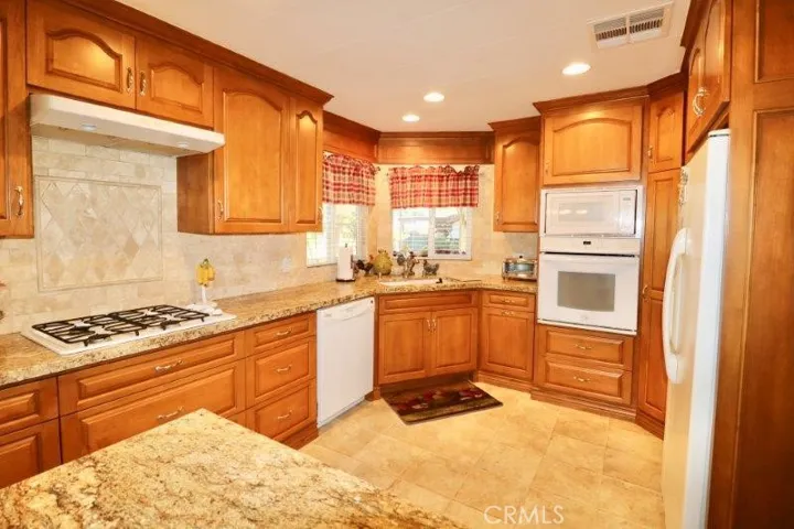 672 View Lake 174, Brea, California 92821