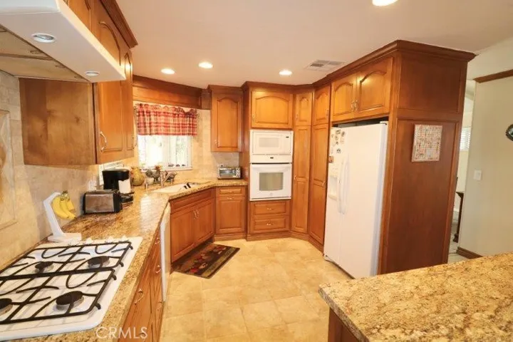 672 View Lake 174, Brea, California 92821