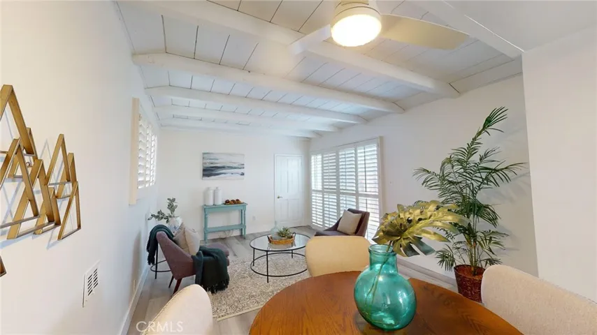 FAMILY ROOM ENTRY VIEW