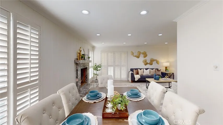 DINING ROOM CONNECTS TO LIVING RM