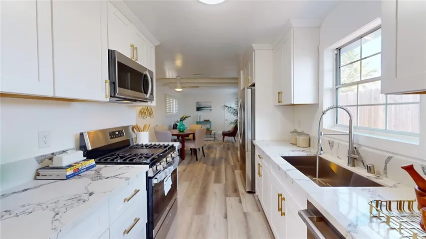 KITCHEN FULL VIEW TO FAMILY ROOM