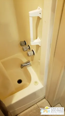 master bath tub