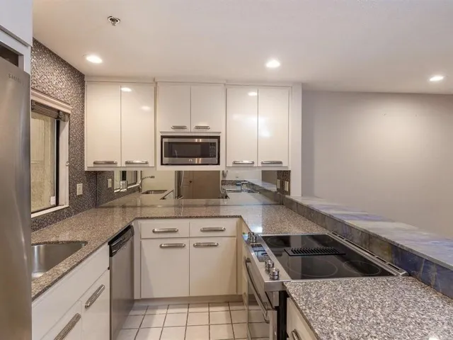 153 California Avenue F105, Palo Alto, California 94306