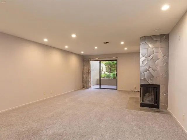 153 California Avenue F105, Palo Alto, California 94306