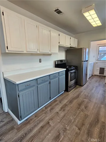 kitchen, left side