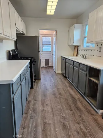 kitchen, door to backyard