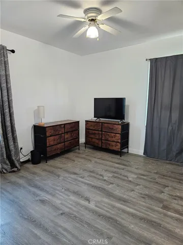 middle bedroom