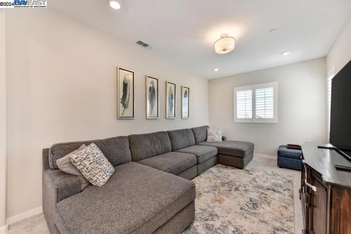 3389 Gopher Ridge Dr, Folsom, California 95630