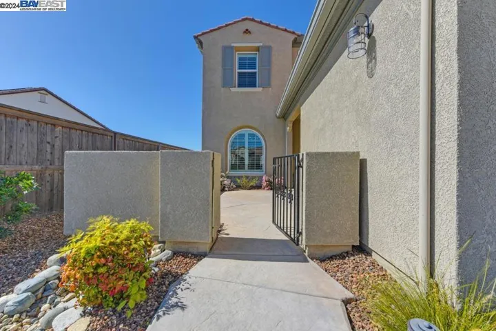 3389 Gopher Ridge Dr, Folsom, California 95630