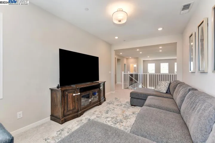 3389 Gopher Ridge Dr, Folsom, California 95630