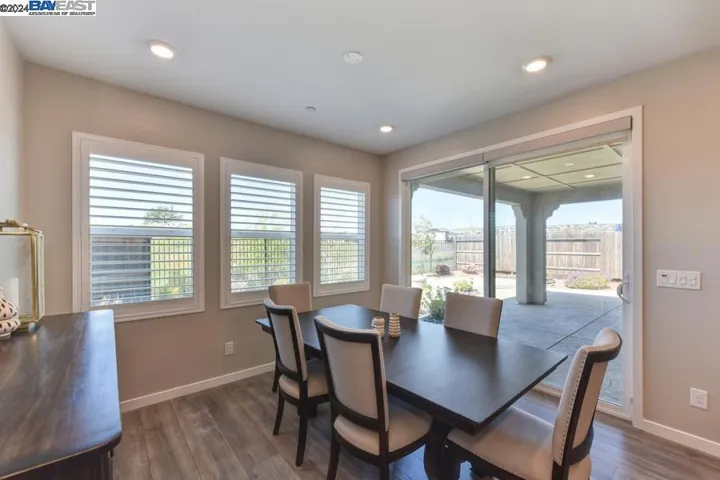 3389 Gopher Ridge Dr, Folsom, California 95630