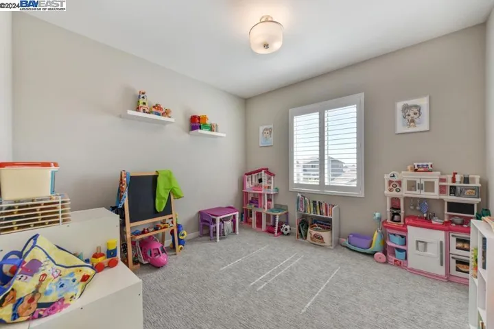 3389 Gopher Ridge Dr, Folsom, California 95630