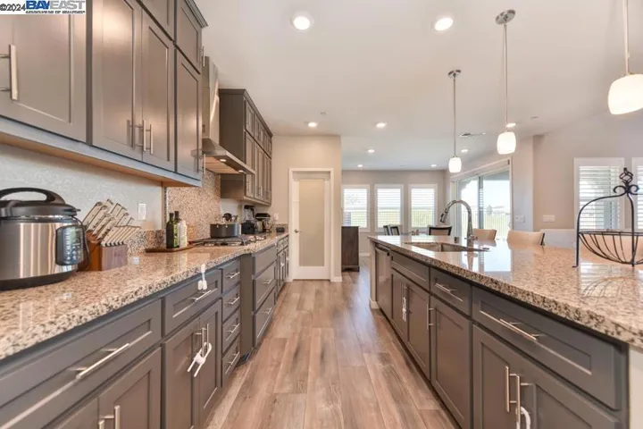 3389 Gopher Ridge Dr, Folsom, California 95630