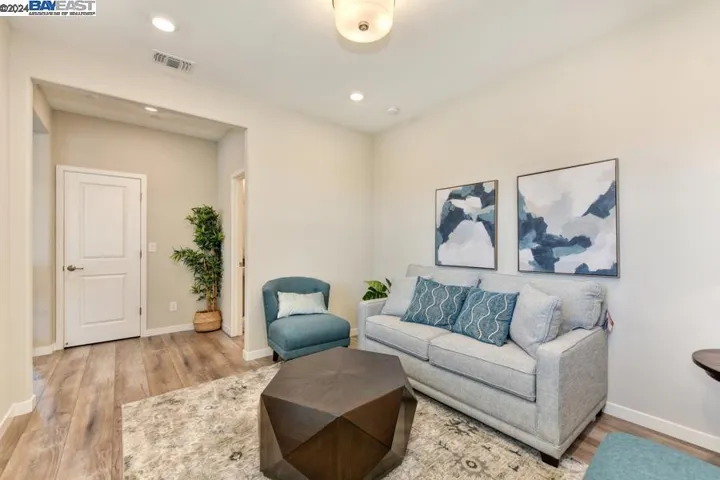 3389 Gopher Ridge Dr, Folsom, California 95630
