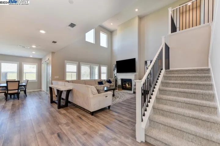 3389 Gopher Ridge Dr, Folsom, California 95630