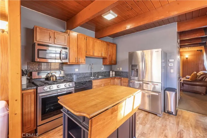 337 W Sherwood Boulevard, Big Bear City, California 92314