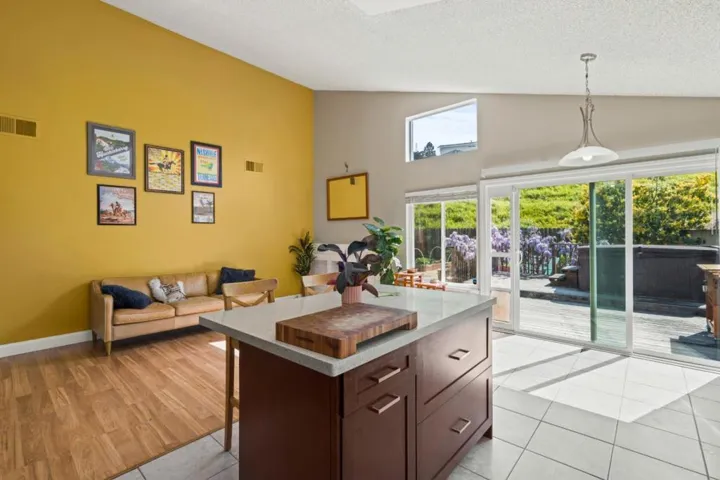 202 Falcon Way, Hercules, California 94547