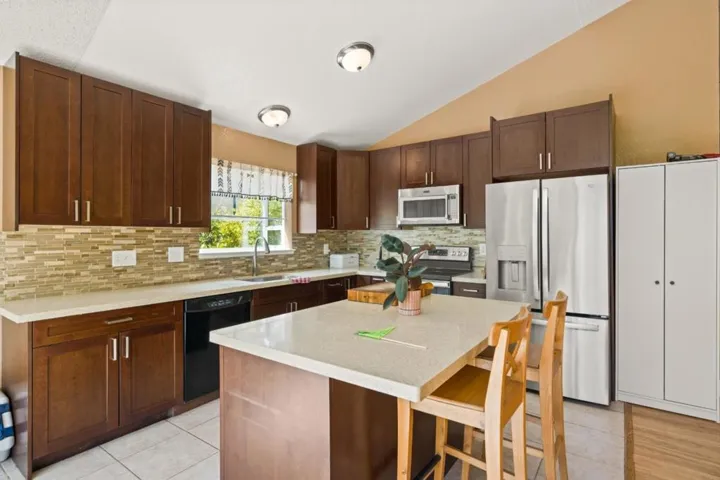 202 Falcon Way, Hercules, California 94547