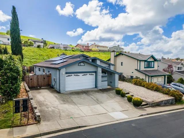 202 Falcon Way, Hercules, California 94547
