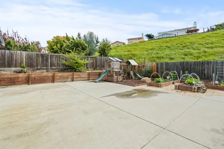 202 Falcon Way, Hercules, California 94547