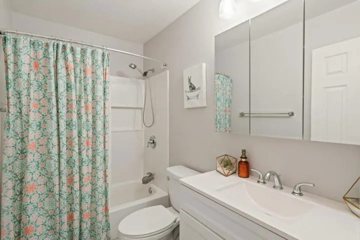 202 Falcon Way, Hercules, California 94547