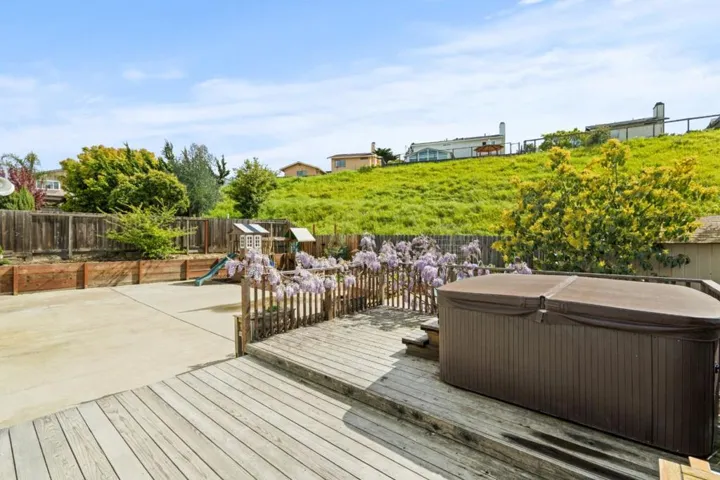 202 Falcon Way, Hercules, California 94547