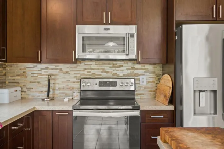 202 Falcon Way, Hercules, California 94547