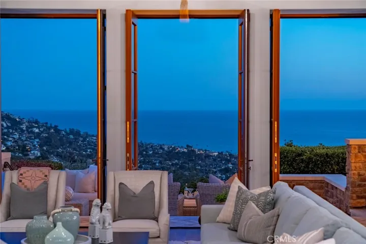 1302 Skyline Drive, Laguna Beach, California 92651