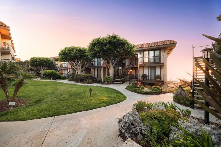 190 Del Mar Shores 88, Solana Beach, California 92075