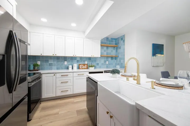 190 Del Mar Shores 88, Solana Beach, California 92075