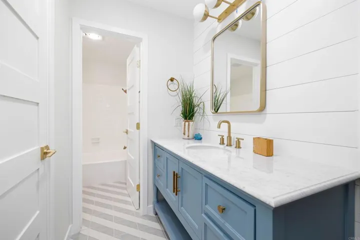 190 Del Mar Shores 88, Solana Beach, California 92075