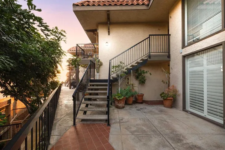 190 Del Mar Shores 88, Solana Beach, California 92075