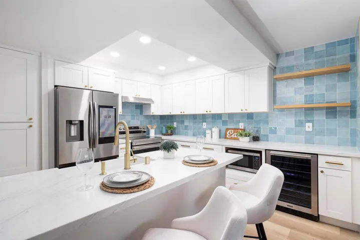 190 Del Mar Shores 88, Solana Beach, California 92075