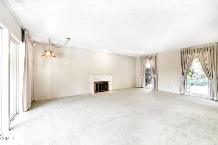 2060 Kinclair Dr8