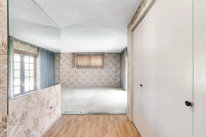 2060 Kinclair Dr24