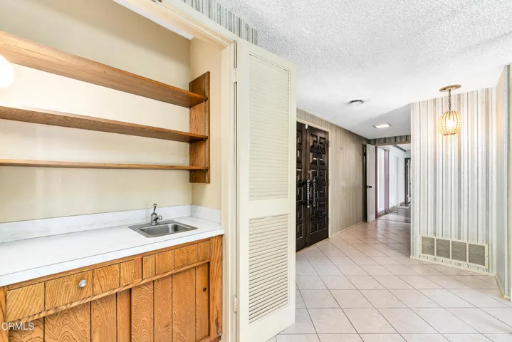 2060 Kinclair Dr33