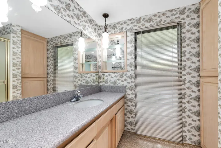 2060 Kinclair Dr23