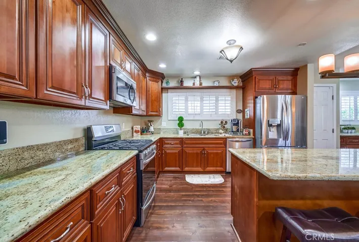 1542 W Phillips, Ontario, California 91762
