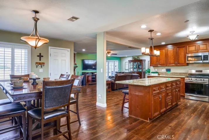 1542 W Phillips, Ontario, California 91762