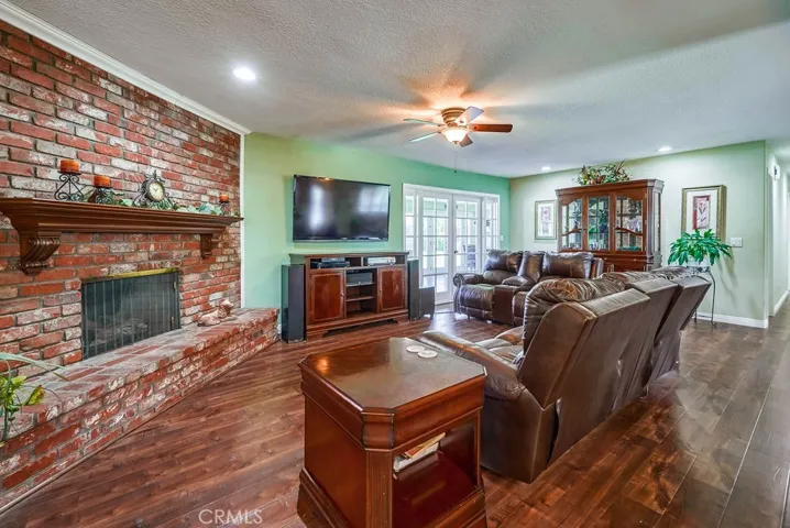 1542 W Phillips, Ontario, California 91762