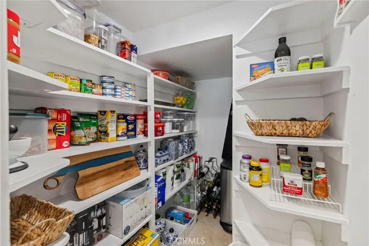 Walk in pantry