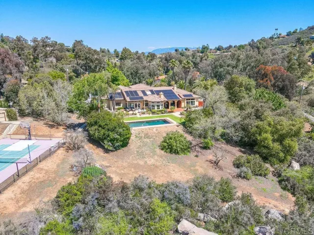 27690 Alps Lane, Escondido, California 92026
