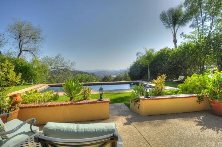27690 Alps Lane, Escondido, California 92026