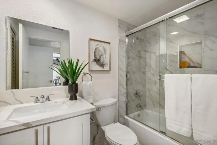 2204 River Run Dr 20, San Diego, California 92108