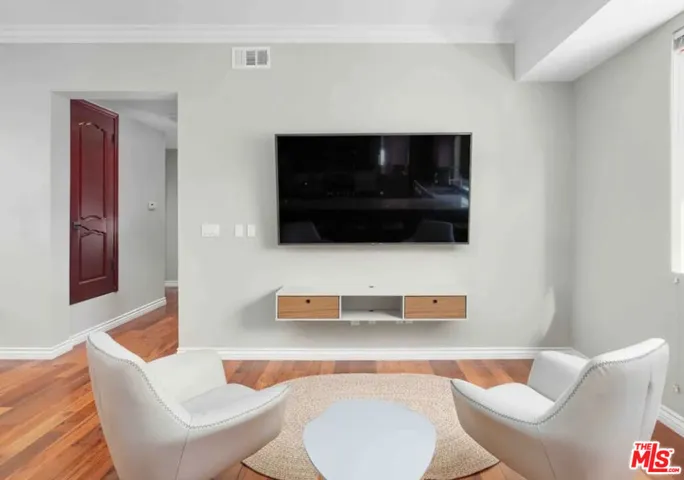 632 N Kings Road 102, West Hollywood, California 90048