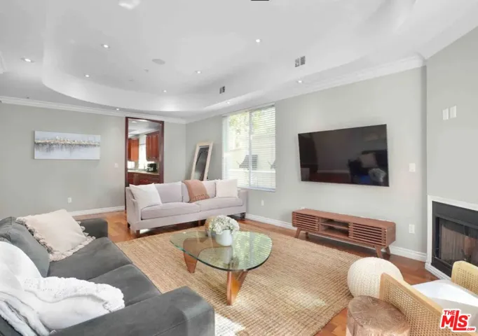 632 N Kings Road 102, West Hollywood, California 90048