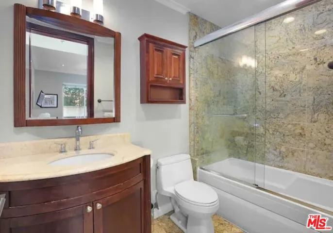 632 N Kings Road 102, West Hollywood, California 90048