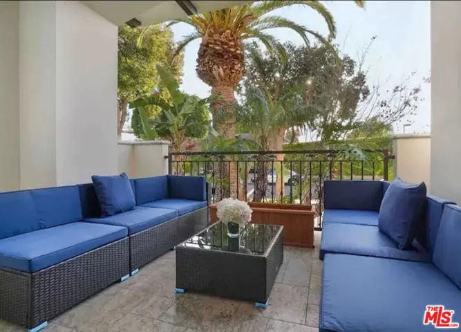 632 N Kings Road 102, West Hollywood, California 90048