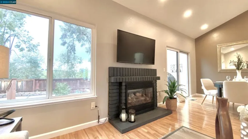35 Sapphire Ct., Hercules, California 94547